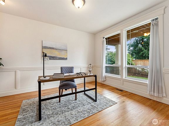 4th image of 18338 Corliss Avenue N