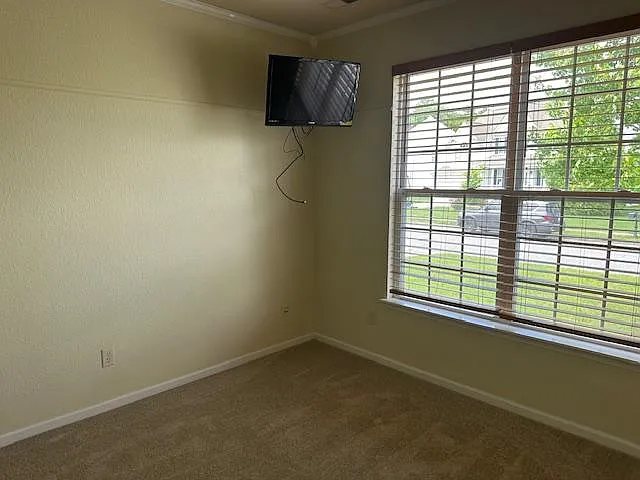 2565 Kentucky Derby Dr — Photo 21