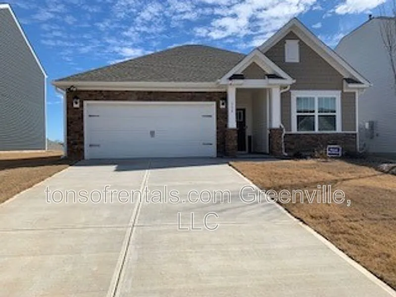 938 Pineland Dr