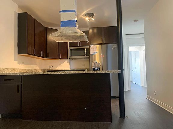 3rd image of 3907 W Belmont Ave APT 2E