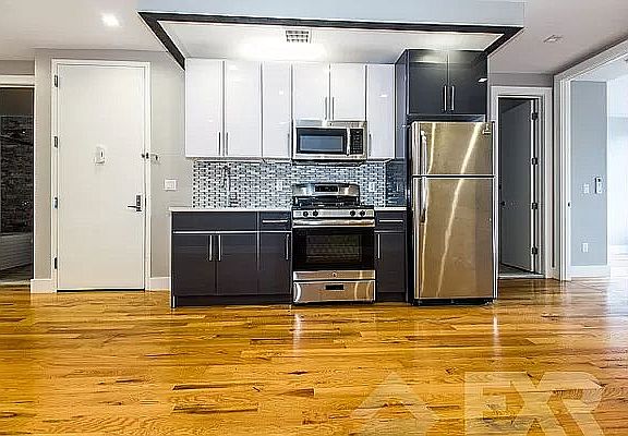 5th image of 155 Tompkins Ave #4E
