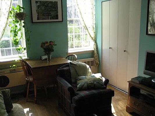 Rented by Eric Goodman Realty Corp | media 9