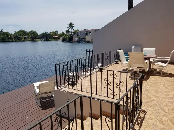 7210 Jacaranda Ln, Miami Lakes, FL 33014