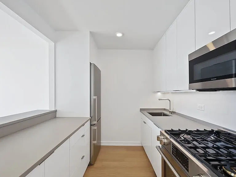 75 W End Ave #P18D — Photo 12
