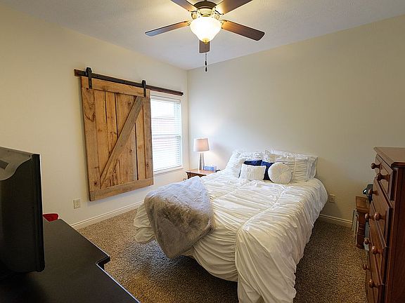 5th image of 12 Bridlewood Dr