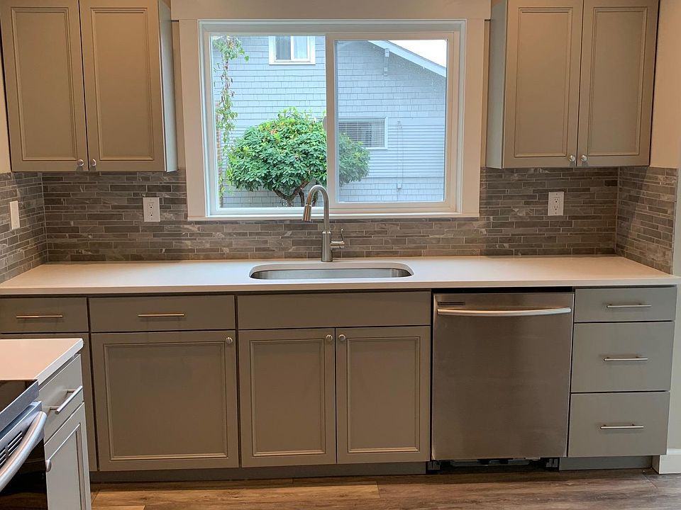 Brand new kitchen, tile backsplash, undermount sink, this kitchen is a dream, tons of counter space