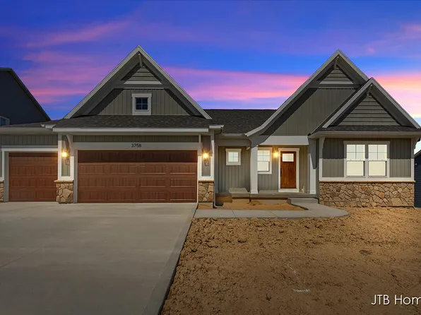 3758 Waterton Dr, Grandville, MI 49418