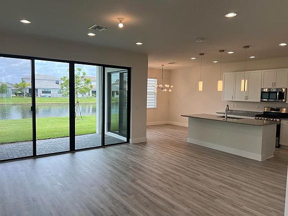 4th image of 7215 Montereal Path