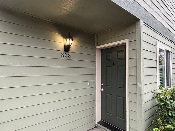 2nd image of 808 SE 9th St