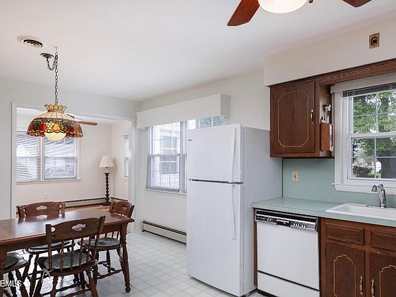 5th image of 20 Ely Ct