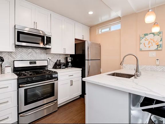 3rd image of 3112 Oliphant St