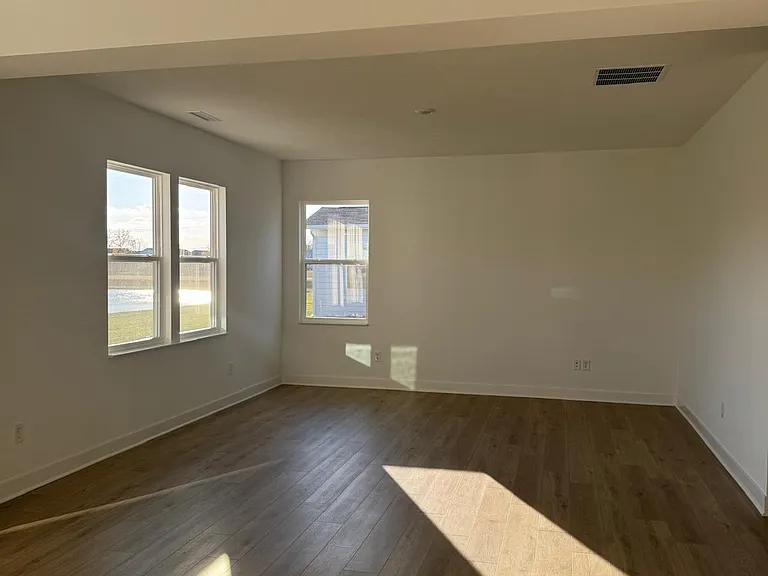 7586 Fallsworth Dr — Photo 17