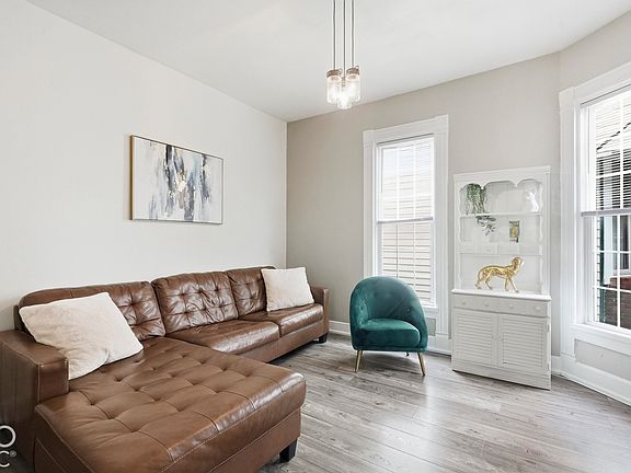 4th image of 910 Villa Ave