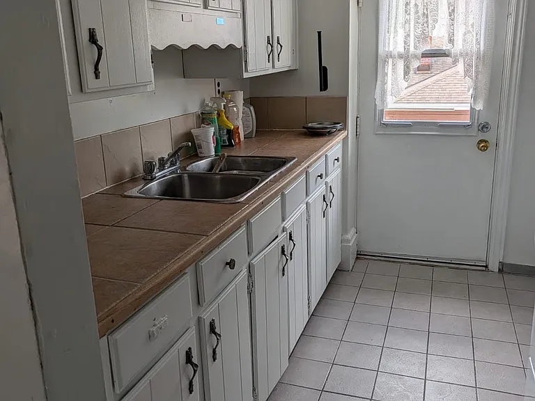 52 Wellington St S #2 — Photo 16