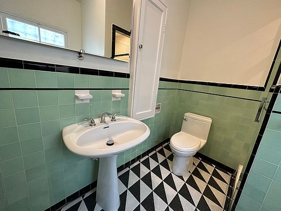 4th image of 415 N Orange Grove Ave APT 2