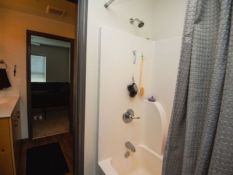 1st image of 136 W Elm Ave #1
