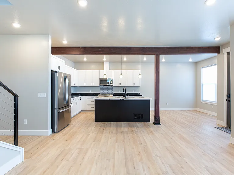 5377 Remington Dr — Photo 13