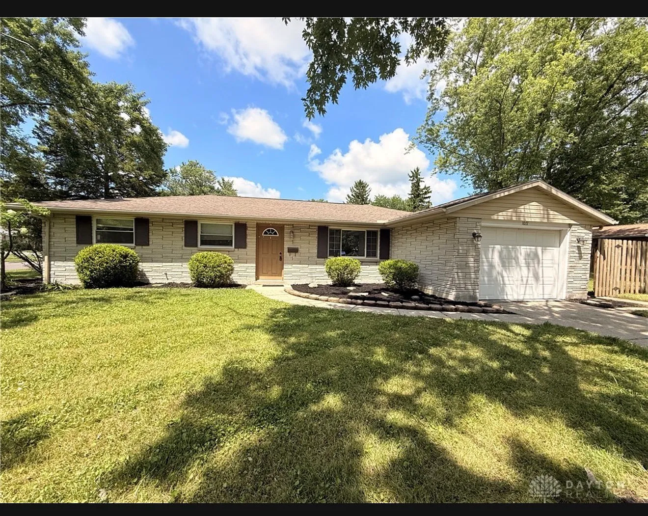 3 bed, 1221 sqft, $1,999 — Photo 2