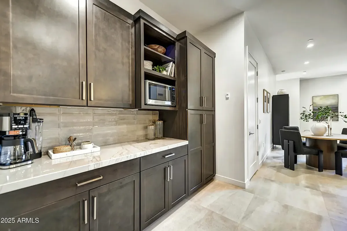 Building Photo - 6525 E Cave Creek Rd #201