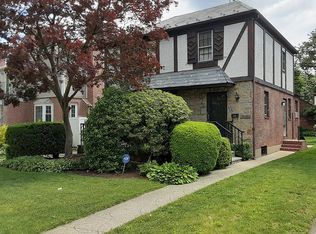 7323 192nd St, Fresh Meadows, NY 11366