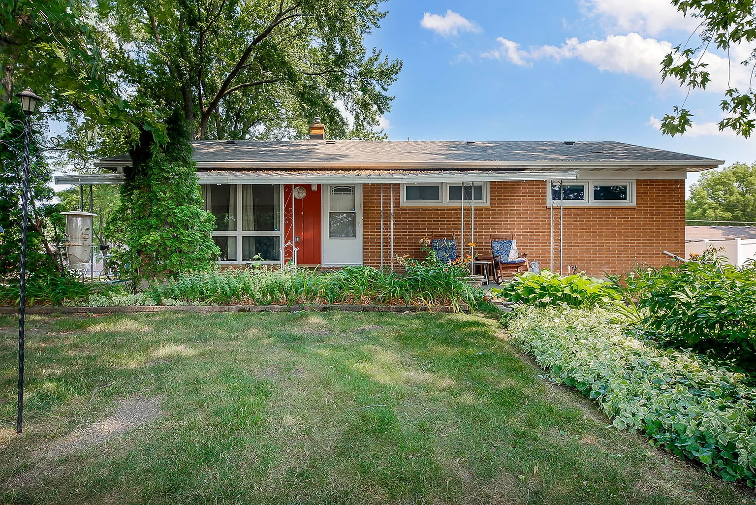 1208 E Division St photo 1