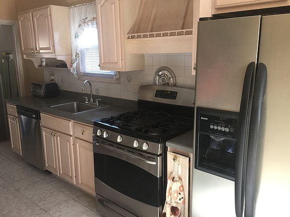 5th image of 208 Tontine Ave