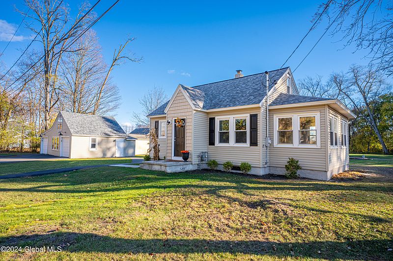 2nd image of 11 Viewland Avenue