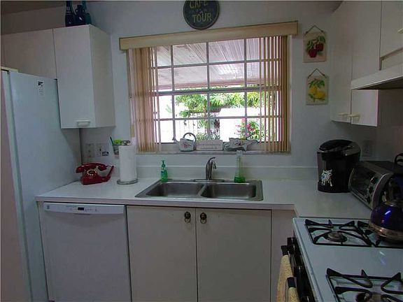 Lovely 2 story home near Metro Zoo