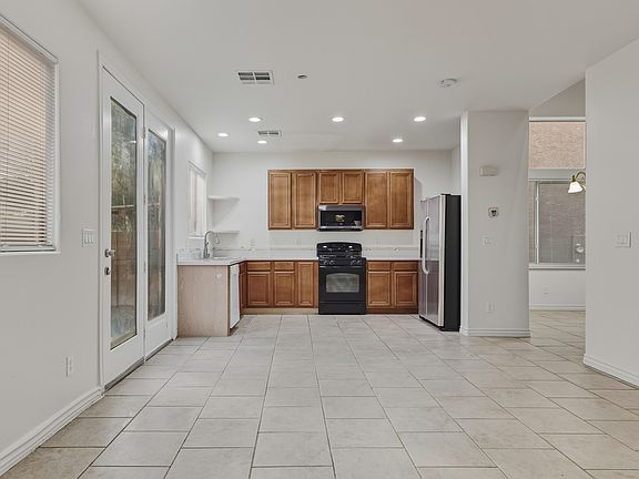 #GuardianRealty 3616 Tuscany Ridge 4 bedroom NLV Rental Home Kitchen_12032025