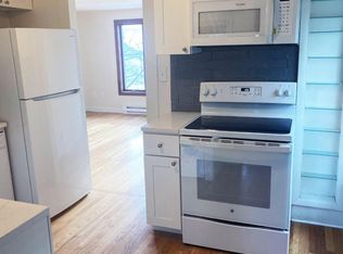 10 Vermont St FLOOR 2, Saratoga Springs, NY 12866