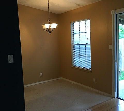 5th image of 25 Glenbrook Dr