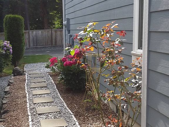 Step Stone Walkway to Patio