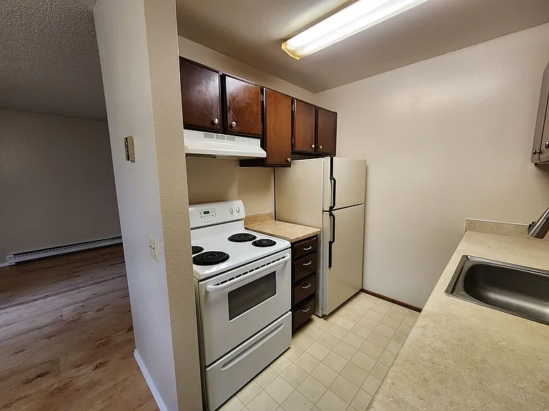 Alpha Park Apartments — Photo 11
