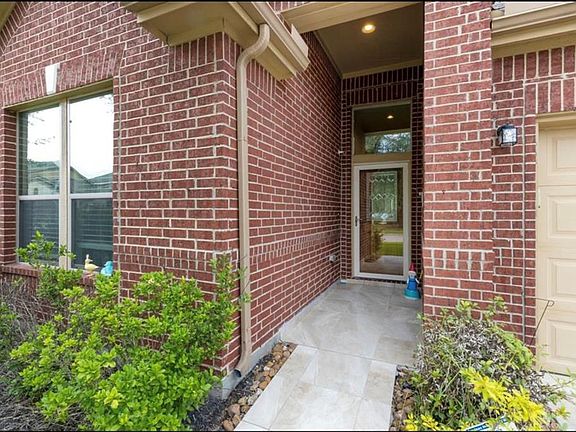 3rd image of 26318 Julia Manor Dr