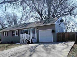 2005 E Allen Dr, Sioux Falls, SD 57103