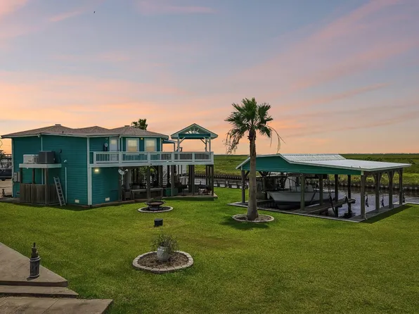 130 Admiral Ln, Freeport, TX 77541
