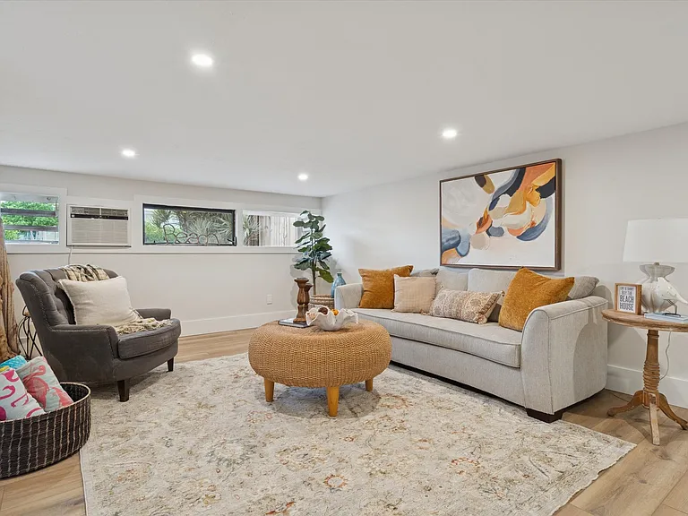 3803 E Bay Dr — Photo 7