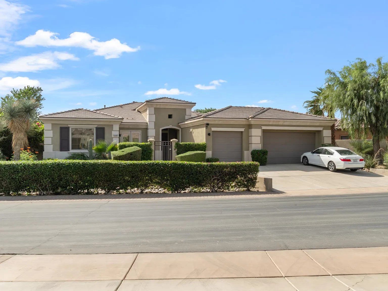4 bed, 3.5 bath, 2667 sqft, $10,000 — Photo 4