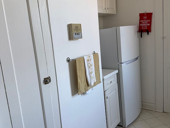 5th image of 4 Riverside Dr APT 302