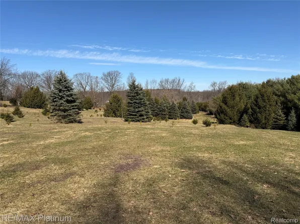 Rohn Rd, Fenton, MI 48430