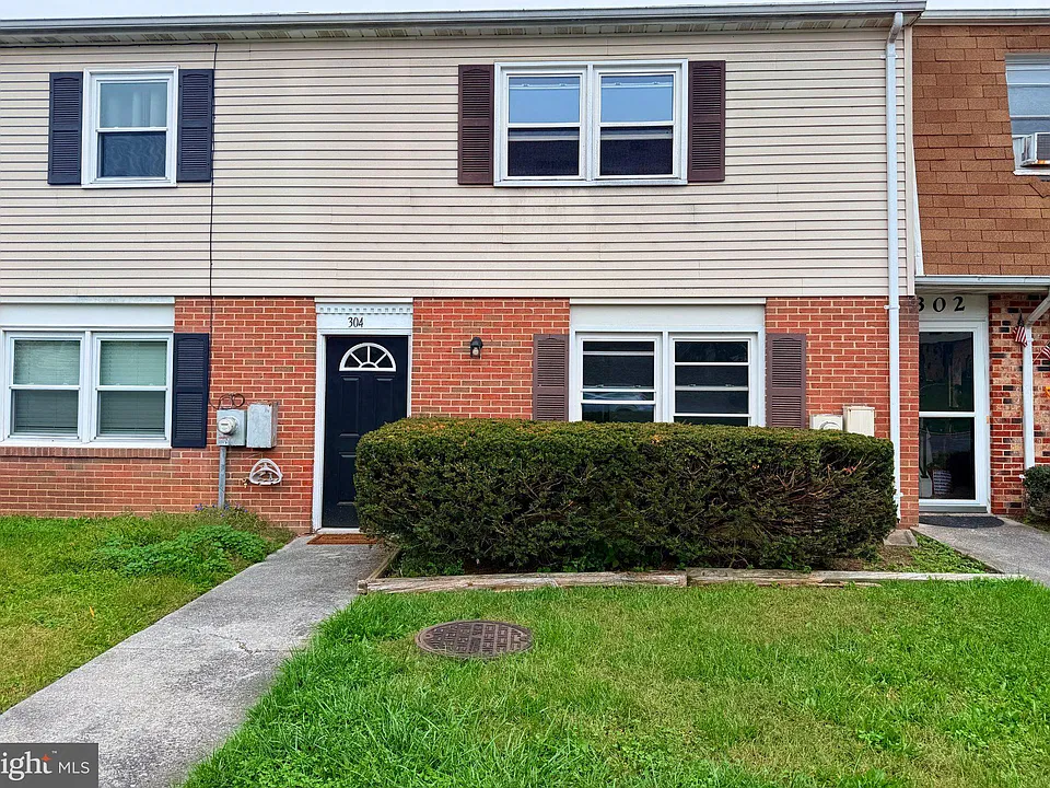 304 Ash Hollow Dr