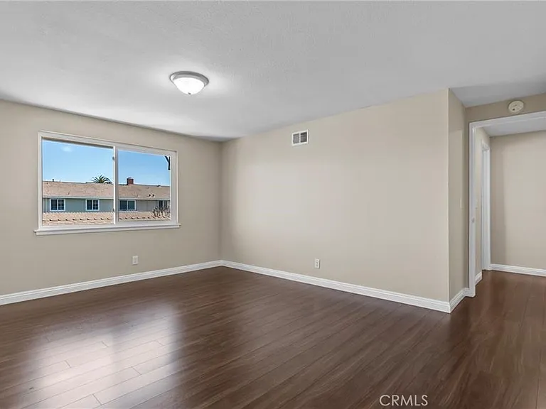 15879 Bogart Ct — Photo 5