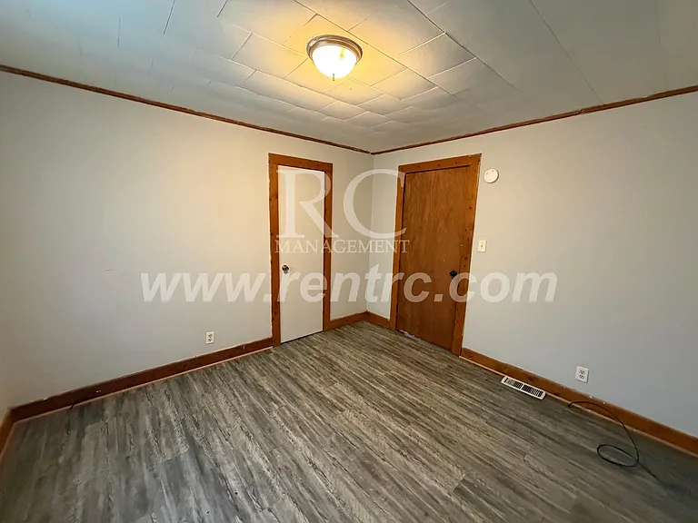 1206 Robinson St — Photo 13