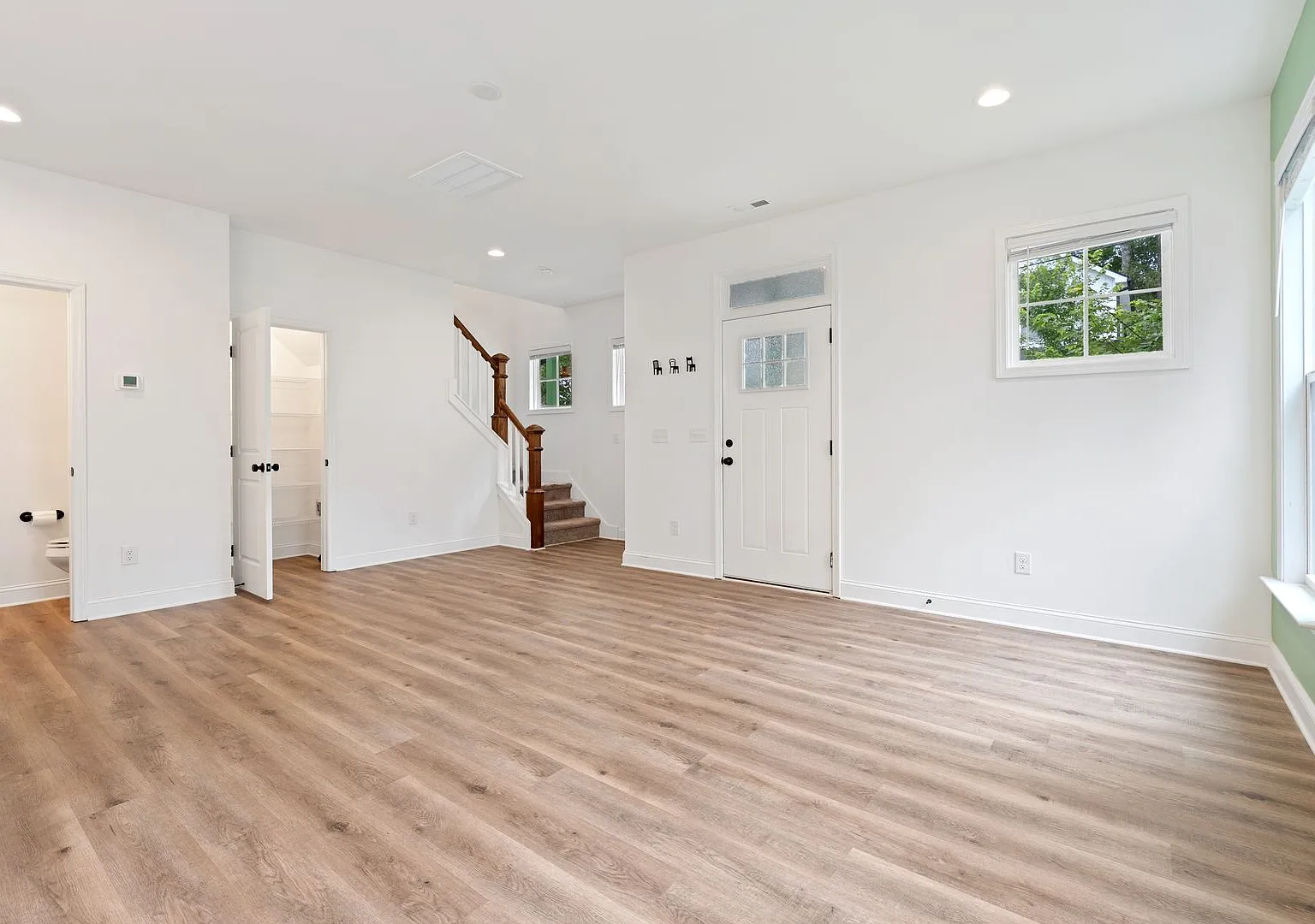 Bright & Airy Home on a Quiet Street in Durham! — Photo 3