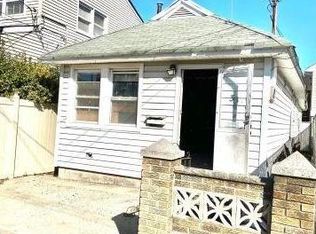 31 Topping St, Staten Island, NY 10306