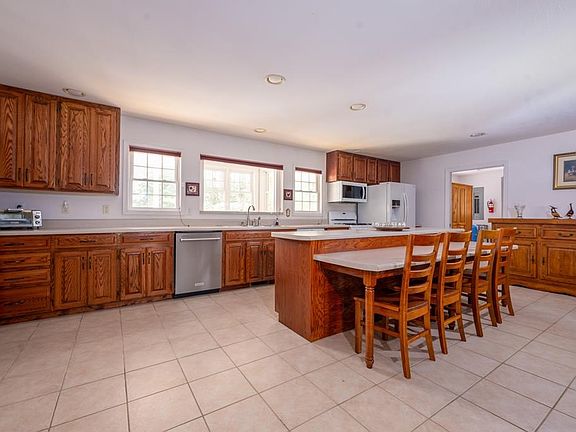 5th image of 221 Hunter Ln