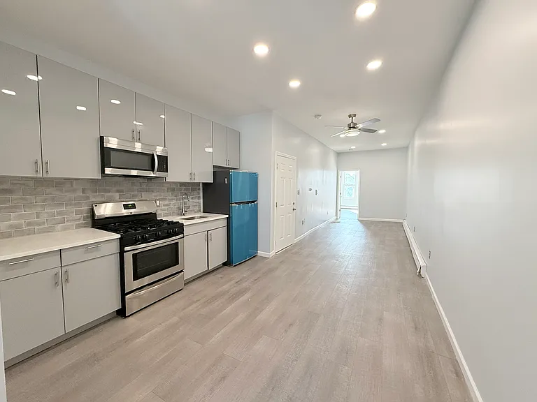 20 Jefferson Ave #2L — Photo 1
