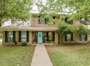 3217 Royal Ct, Bedford, TX 76021