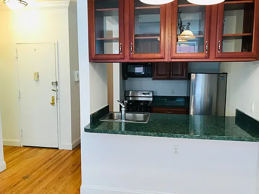 Rented by Roberto Guilbet, LREB | media 17