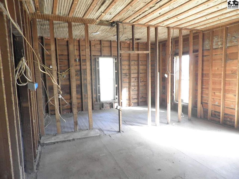 2nd image of 1100 W 1st Ave